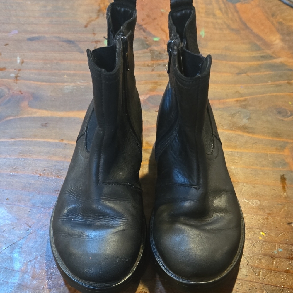 Clarks Black Leather Footwear